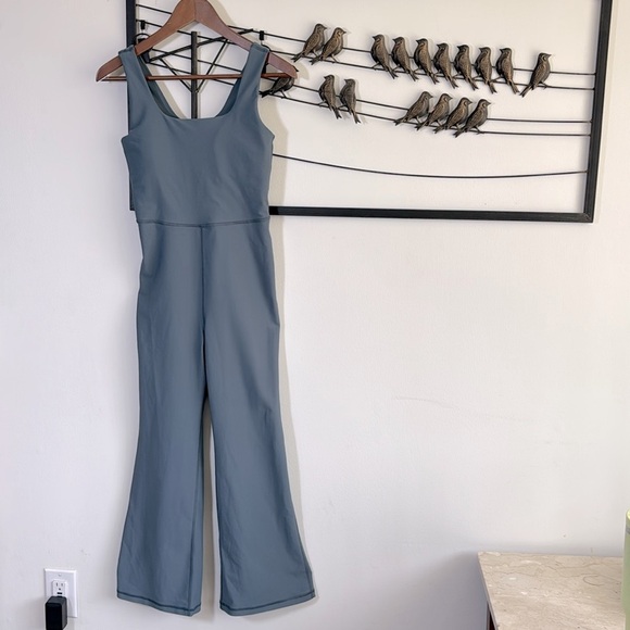 Old Navy Active Powersoft Jumpsuit Sz S Blue Flared Leg Crossback Bra Athleisure - Picture 3 of 10